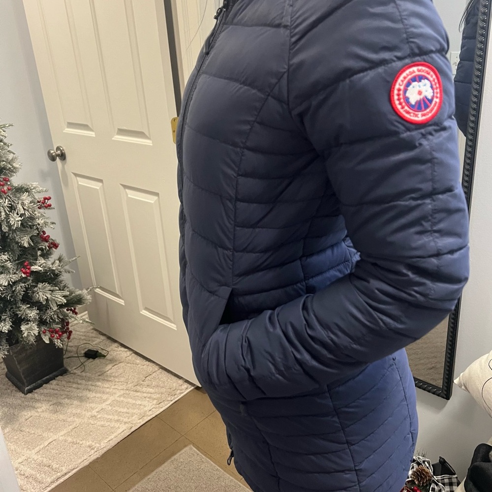 Canada goose navy blue coat size small.